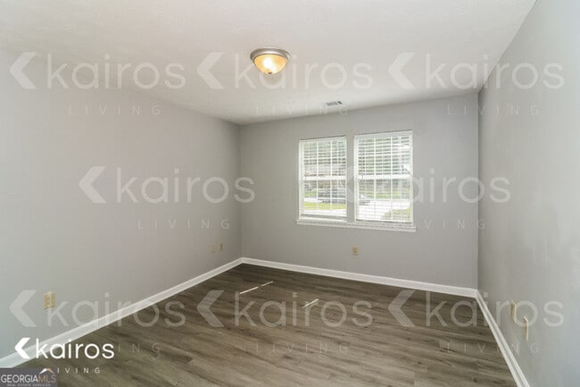 Building Photo - 300 Beaver Pointe Dr