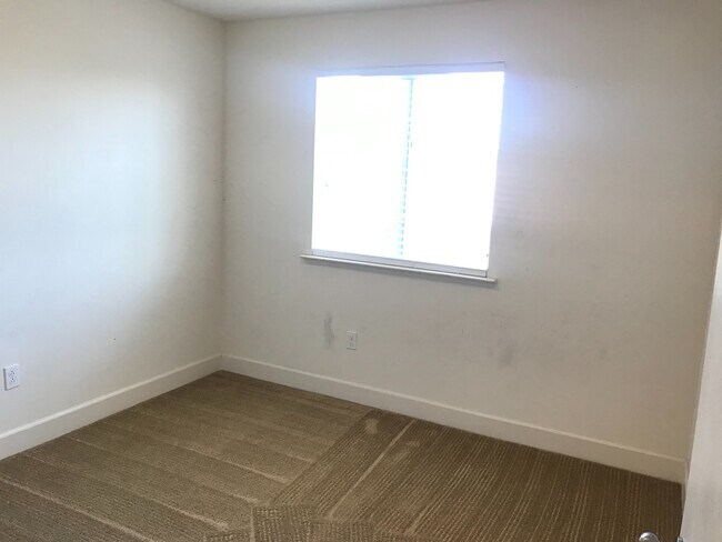 Building Photo - Now Available – 4 Bedroom Home with Loft i...