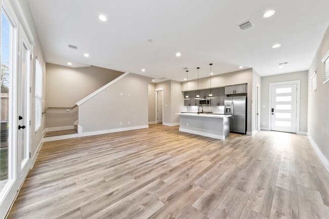 Building Photo - 5214 Pinemont Creek Ln