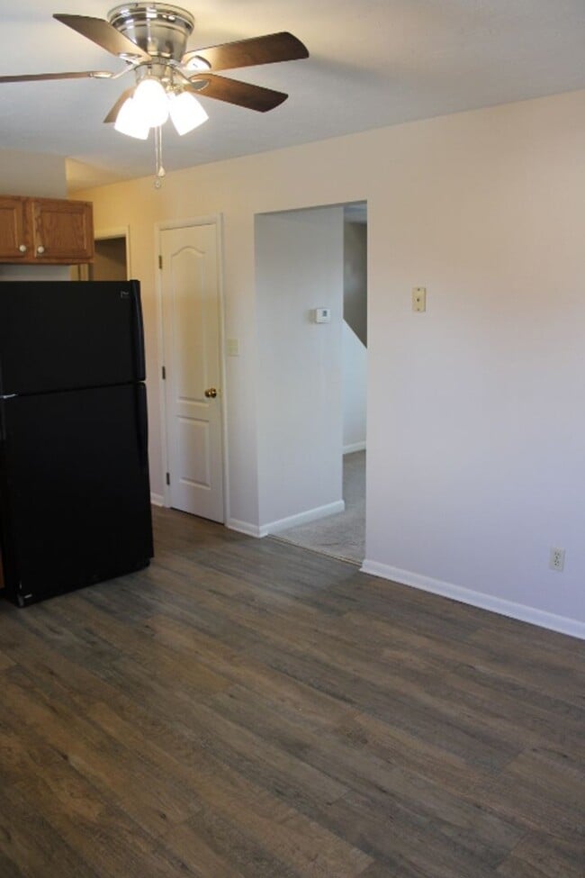 Building Photo - Move-In Ready 2BR Townhouse w/ Central AC & Off-Street Parking