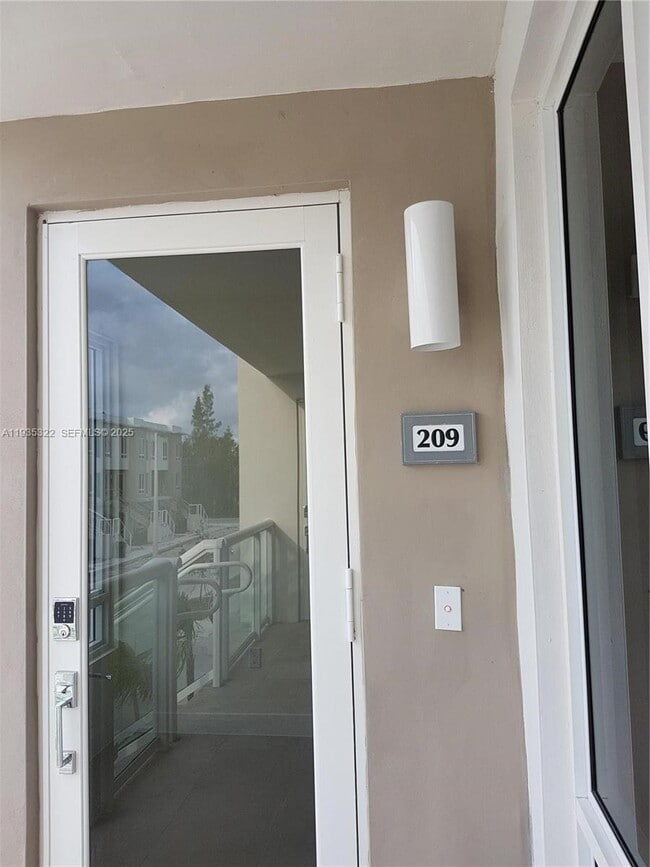 Building Photo - 10245 NW 63rd Terrace