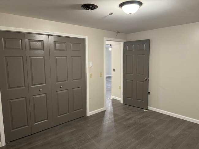 Building Photo - 355 S Main St