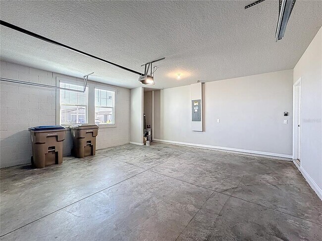 Building Photo - 5251 Meredrew Ln