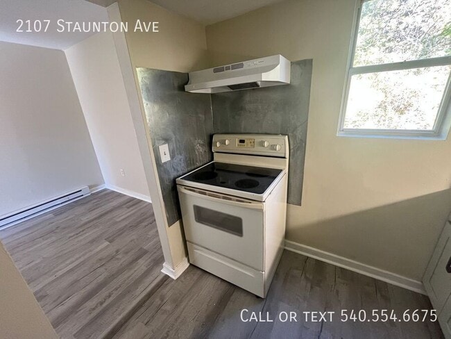 Building Photo - 2107 Staunton Ave NW