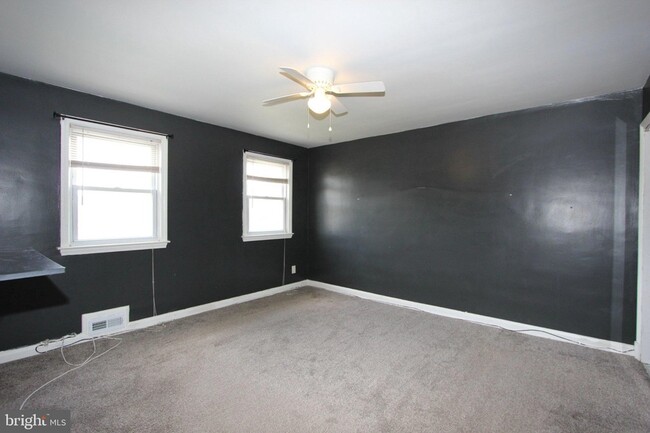 Building Photo - 1612 Sherwood Ave