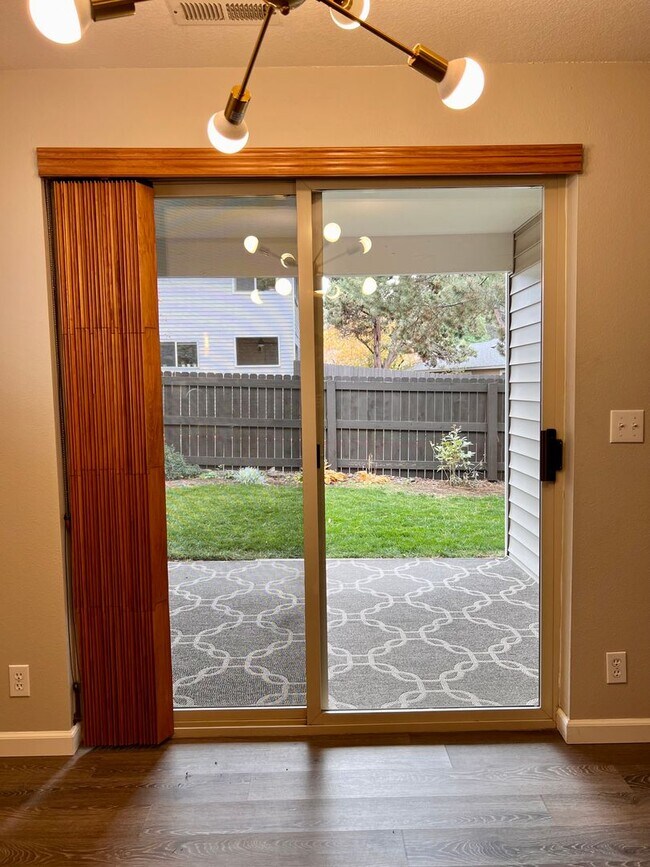 Building Photo - Water/Sewer/Garbage and landscaping included! A/C too!