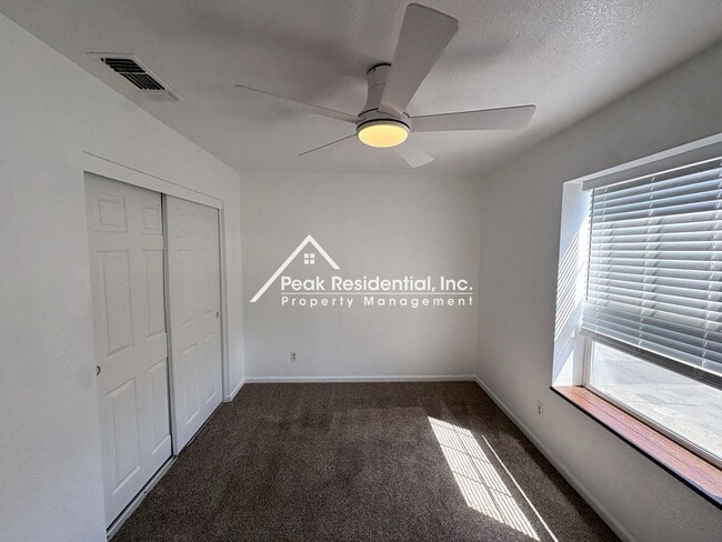 Building Photo - Great 4 Bd/2.5Ba Duplex with 1 Car Garage!