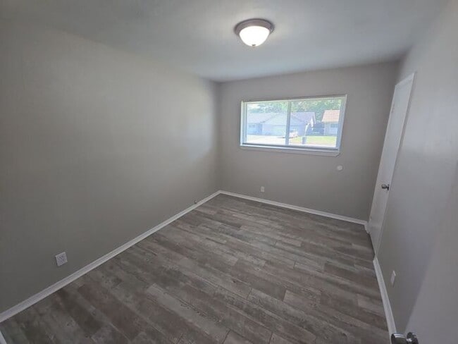 Building Photo - 202 Linda Ln
