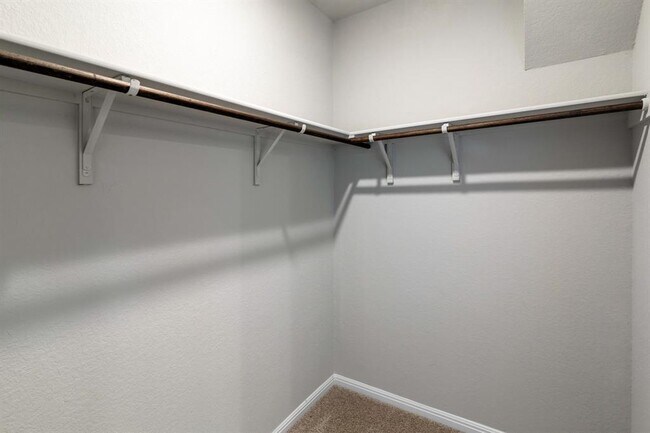 Building Photo - 703 Bluffview Dr.
