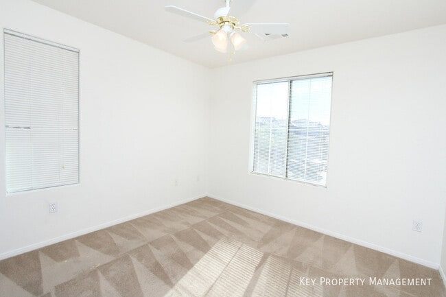 Building Photo - 5830 Willow Trace Ave