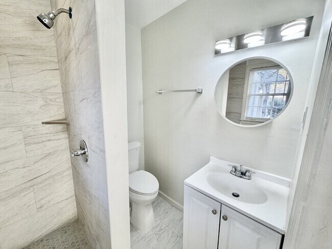 Building Photo - 3880 Spottswood Ave