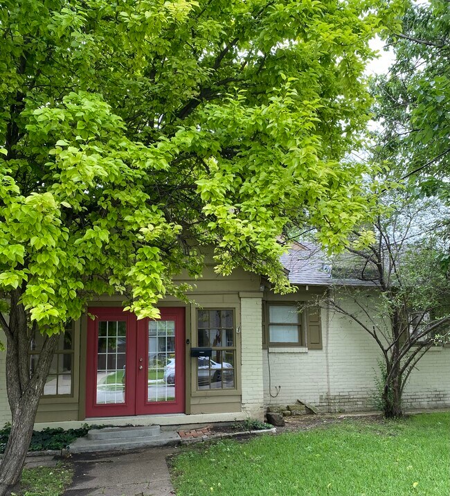 Building Photo - 5011 Parkland Ave