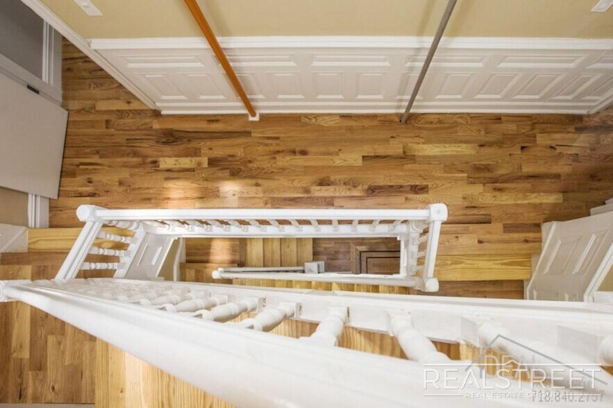 Building Photo - Stunning & Charming 1 BED in Historic Crow...