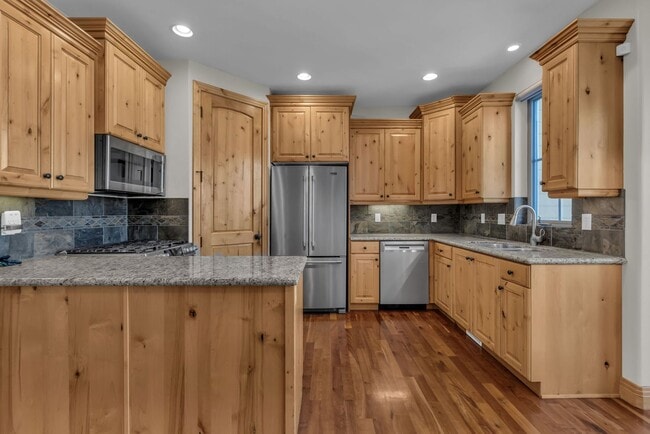 Building Photo - Canyon Links Townhome