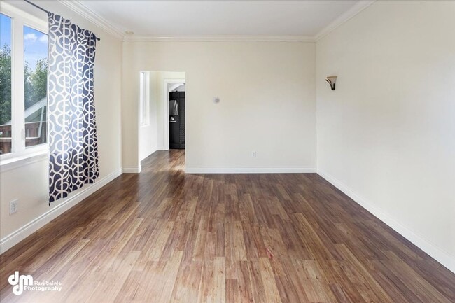 Building Photo - Spacious 5BD/3BA Home!