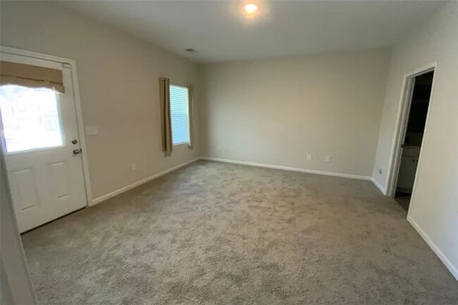 Building Photo - 1044 Fairfield Dr