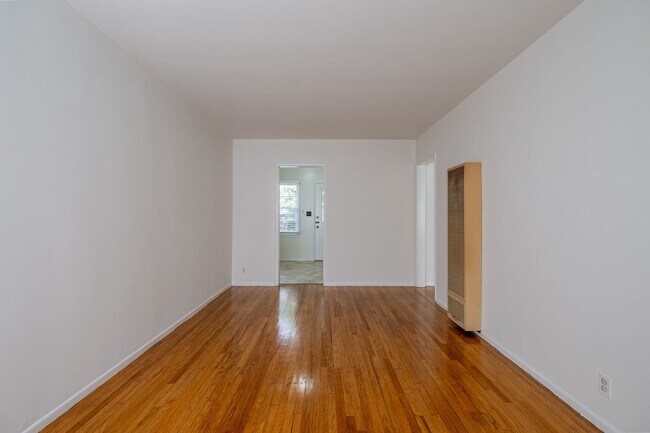 Building Photo - Juanita Residences