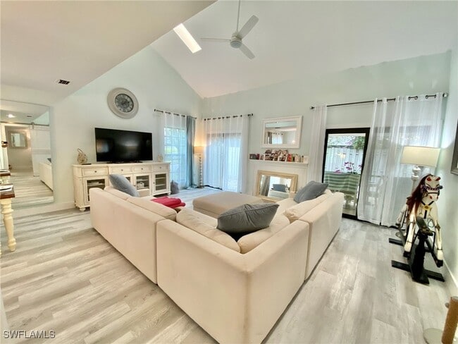 Building Photo - 871 Meadowland Dr