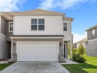 Building Photo - SPACIOUS TOWNHOME!! 3 Bedroom, 2.5 Bathroom Townhome in West Des Moines!