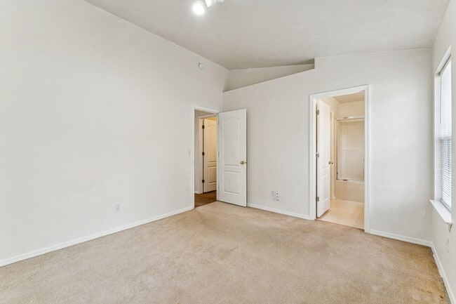 Building Photo - 13402 W Persimmon St