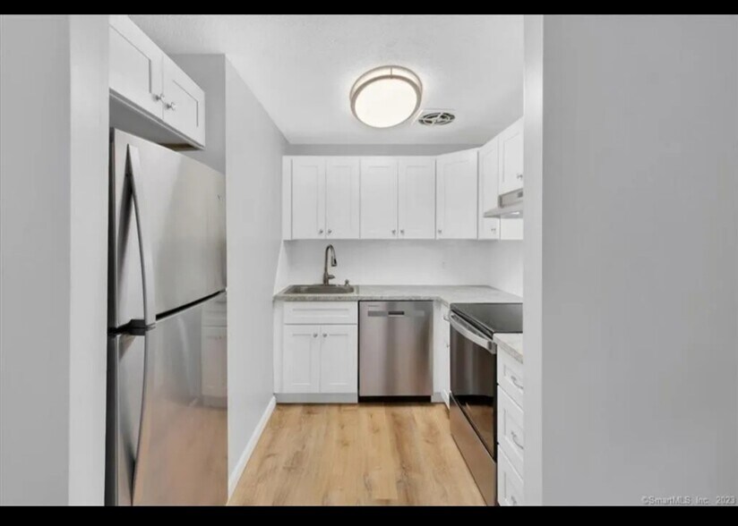 Kitchen - 174 Burgundy Hill Ln