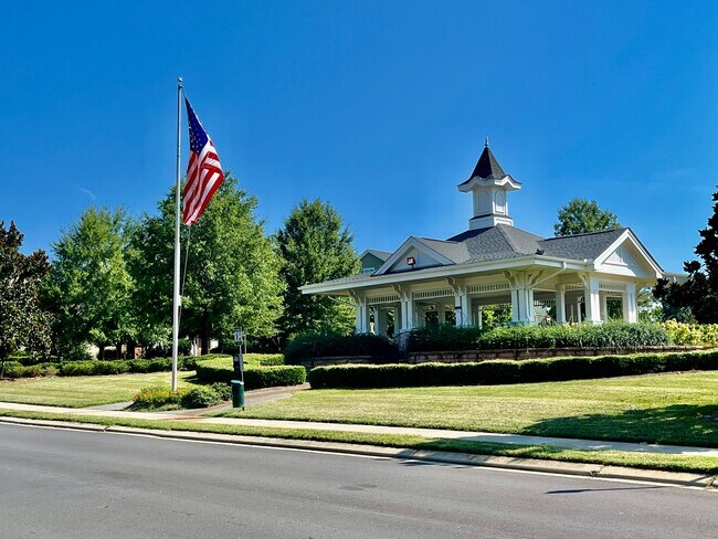 Building Photo - 1109 Somers Dr