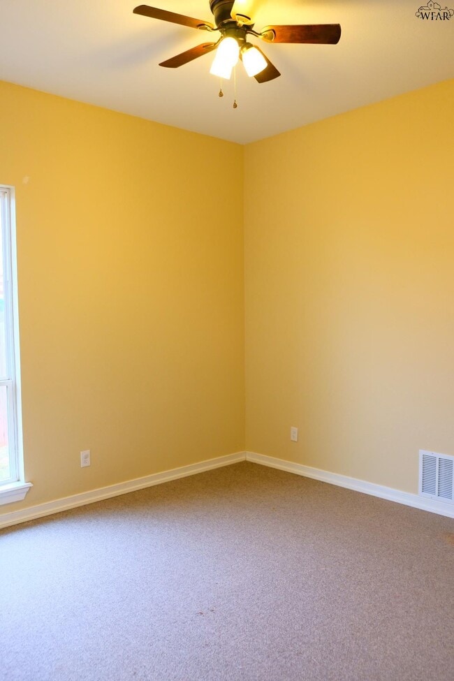 Building Photo - 20 Edwards Way