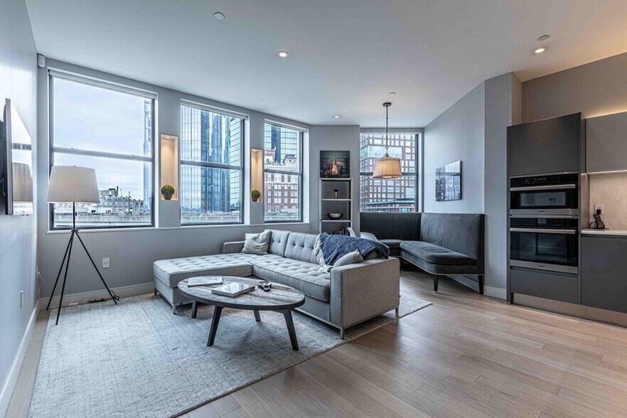 Primary Photo - 285 Columbus Ave