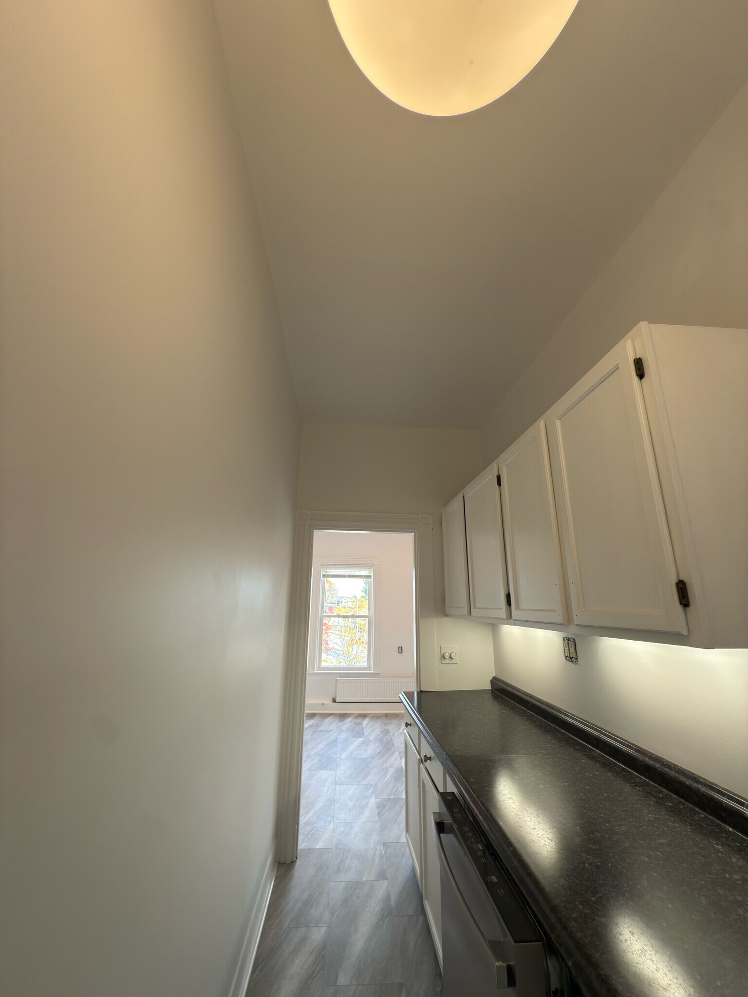 Building Photo - 1060 Forest Ave