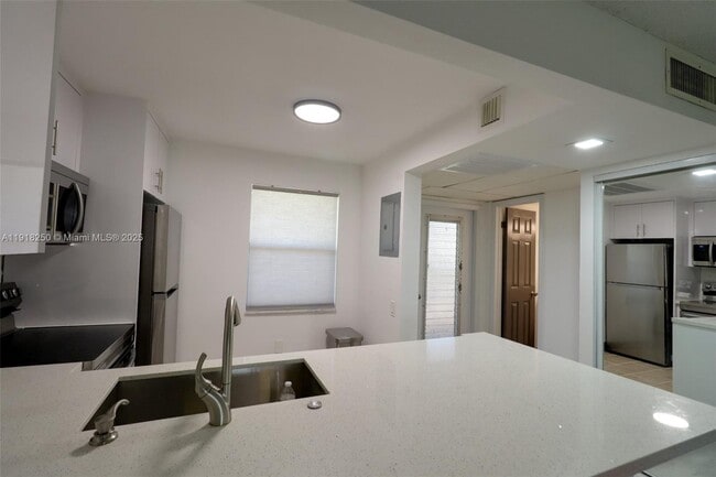 Building Photo - 9300 Lime Bay Blvd