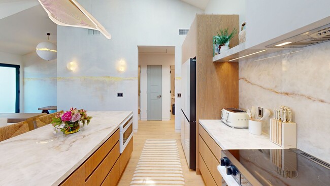 Building Photo - Elevated Living Fully Furnished