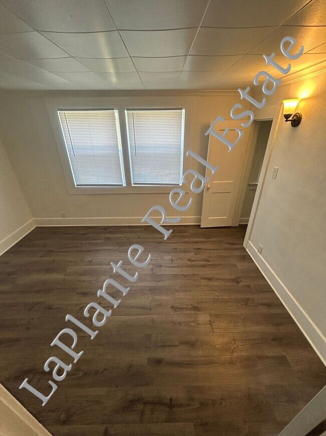 Building Photo - Beautiful 3-Bedroom Home with Modern Touch...