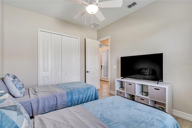 Building Photo - 6615 35th Ct E