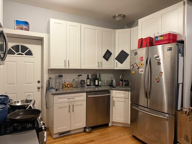 Building Photo - 935 E 54th Pl
