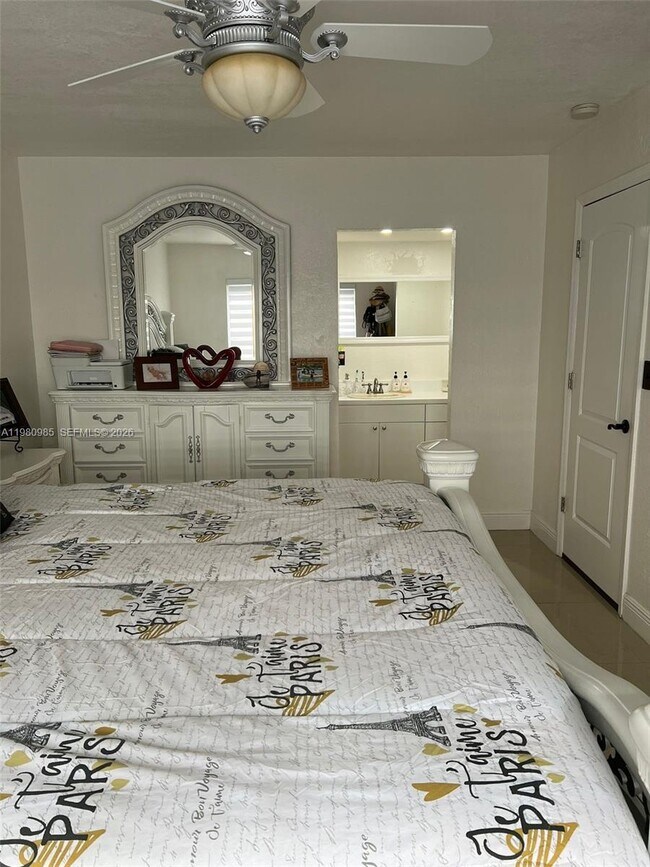 Building Photo - 13715 Kendale Lakes Cir