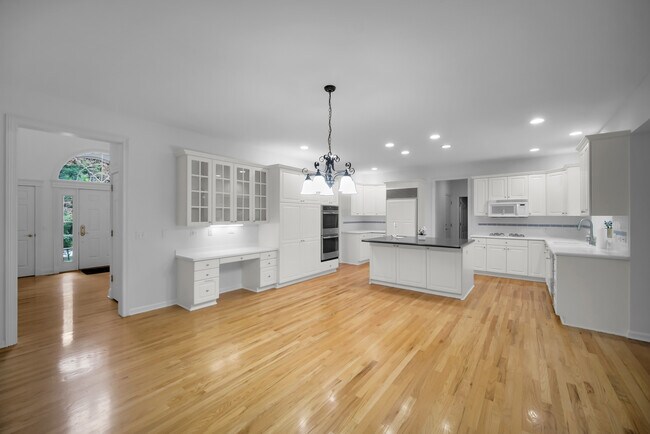 Building Photo - 36W244 Fieldcrest Dr