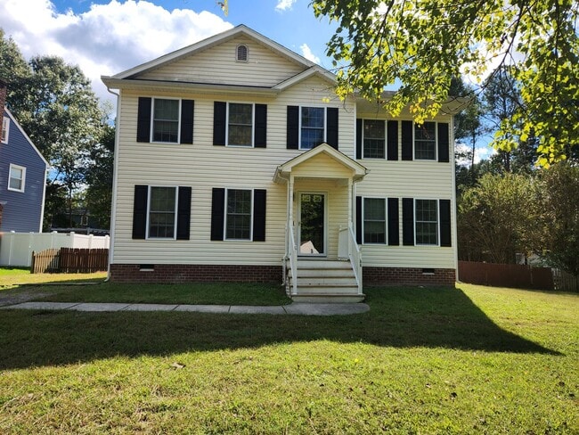 Building Photo - Chesterfield 4 bedroom 3 Full Bath Home-Be...