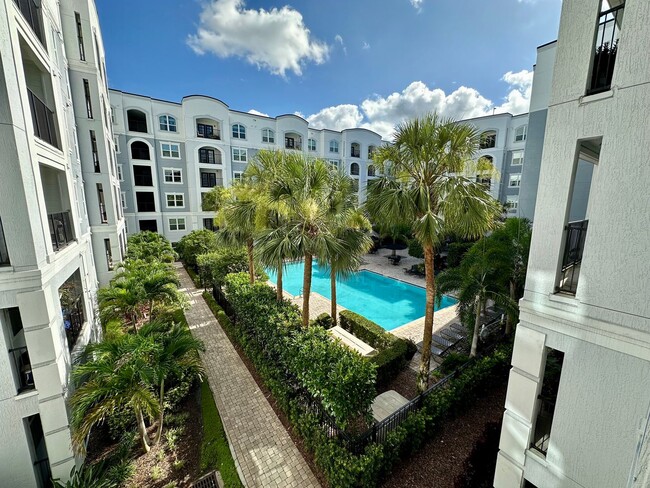 Building Photo - Chic 1-Bed, 1-Bath Apartment in the Heart ...