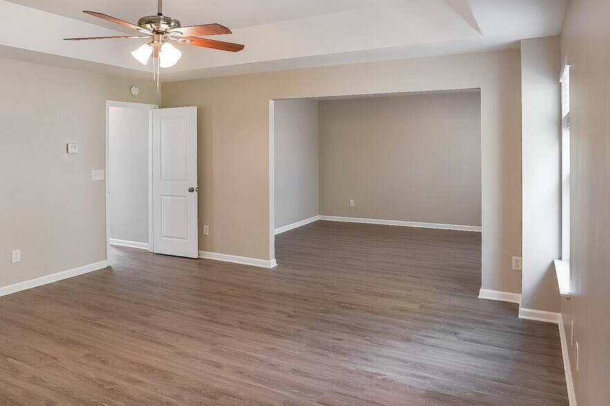 Building Photo - 119 Crescent Brook Crossing