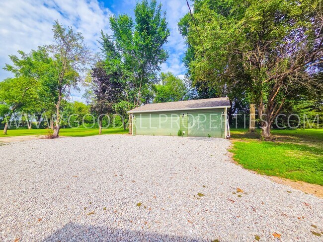 Building Photo - 32357 Homestead Cir