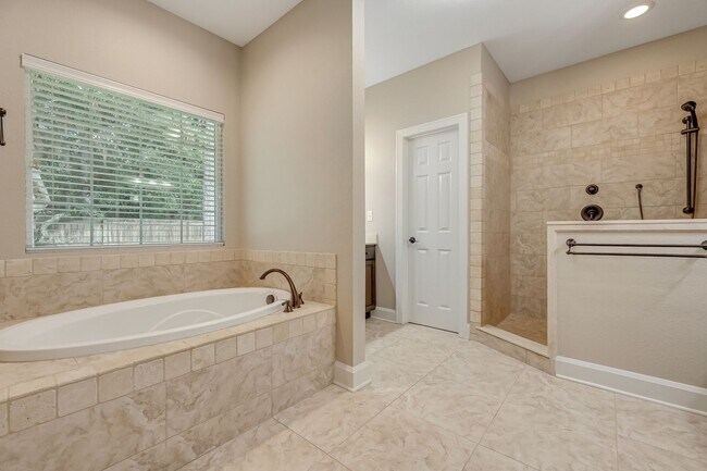 Building Photo - Gorgeous Southern Living Home in Coveted S...