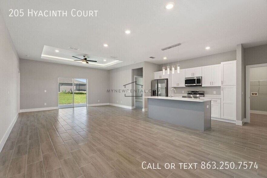 Building Photo - 205 Hyacinth Ct