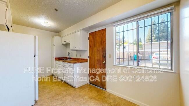 Building Photo - 1325 Edwards Ave