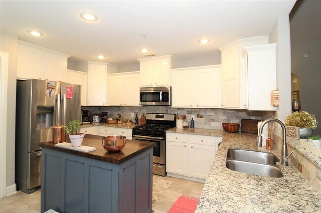 Building Photo - 4027 Benjamin Ln