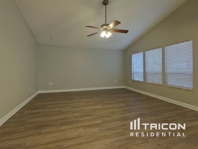 Building Photo - 664 Channing Dr