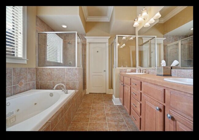 Building Photo - 2678 Bluff Ct