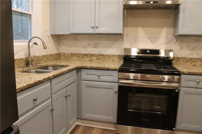 Building Photo - 135 Omega Dr