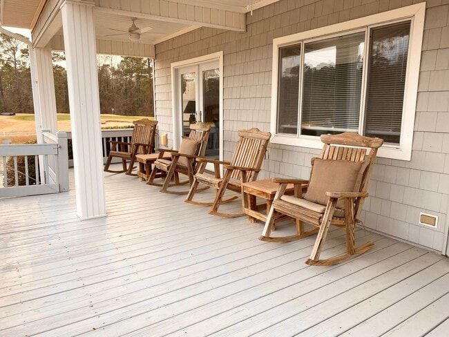 Building Photo - FULLY-FURNISHED GORGEOUS TOWNHOME!