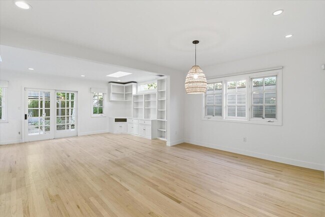 Building Photo - 2156 Linnington Ave