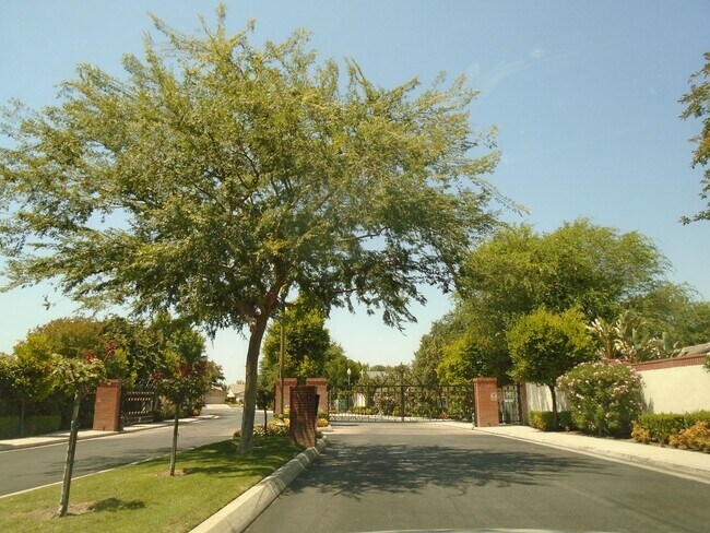 Building Photo - GRAND ISLAND PLACE !!!  SEVEN OAKS -
